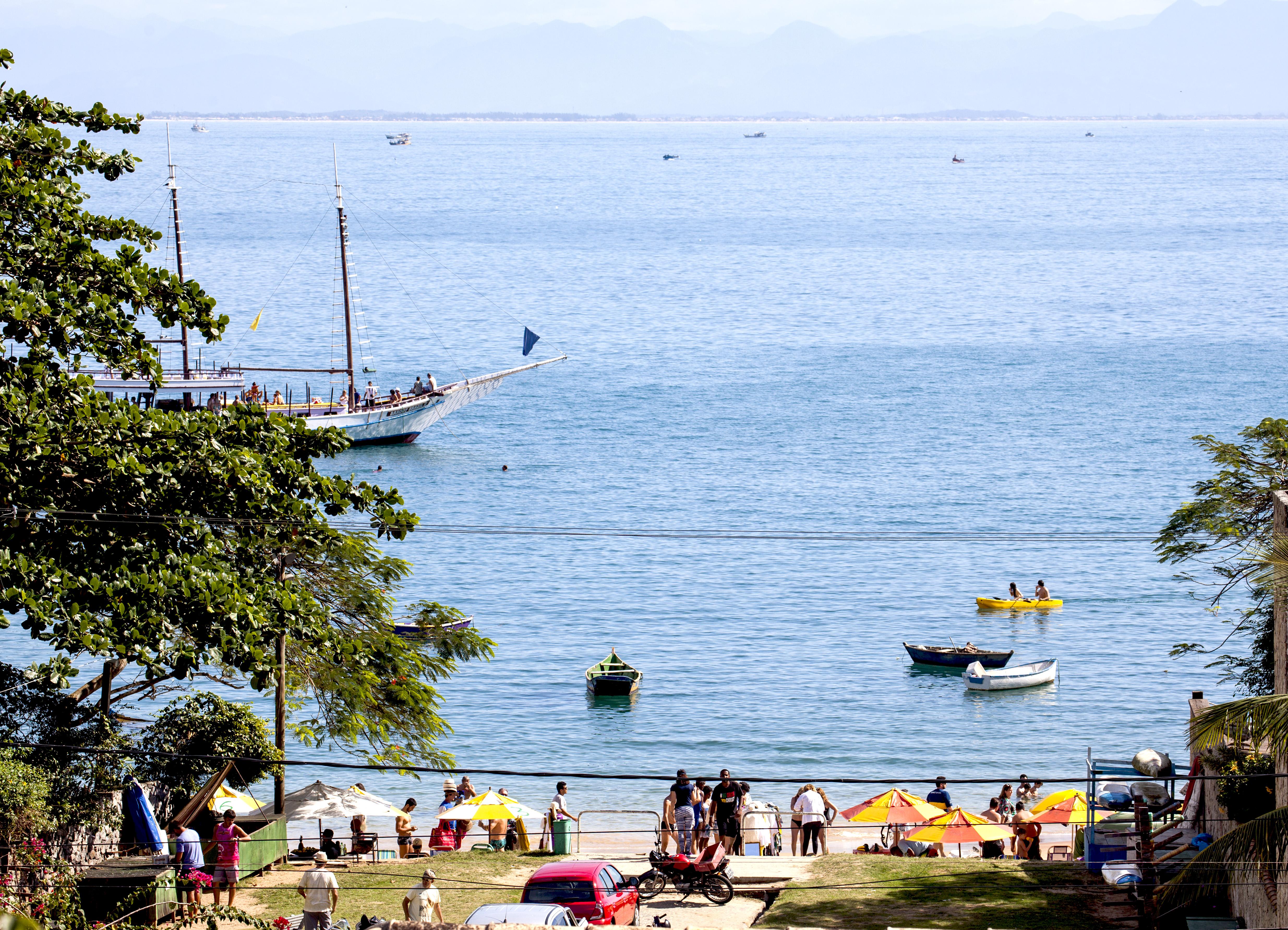 Pousada Praia Joao Fernandes Búzios Екстериор снимка View of Lake Maggiore from the town of Ispra