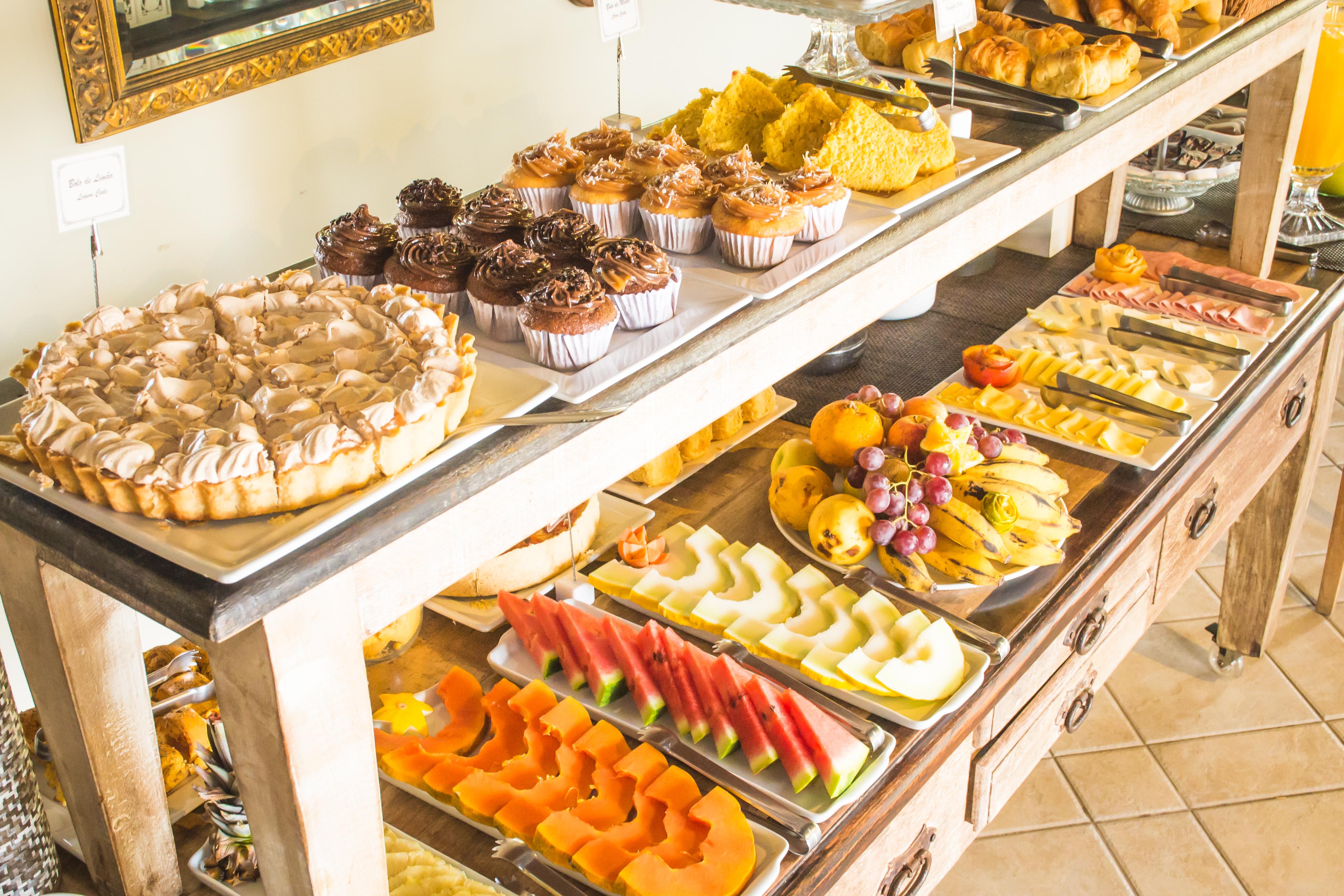 Pousada Praia Joao Fernandes Búzios Екстериор снимка A buffet of fruit and pastries