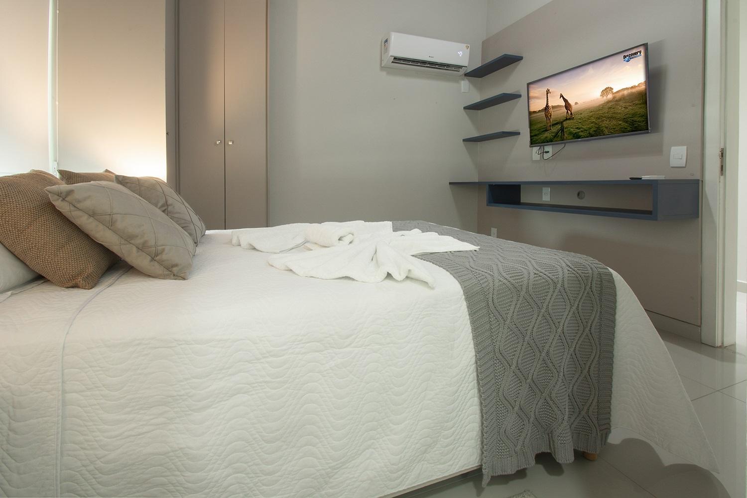 Pousada Praia Joao Fernandes Búzios Екстериор снимка A bedroom with a television